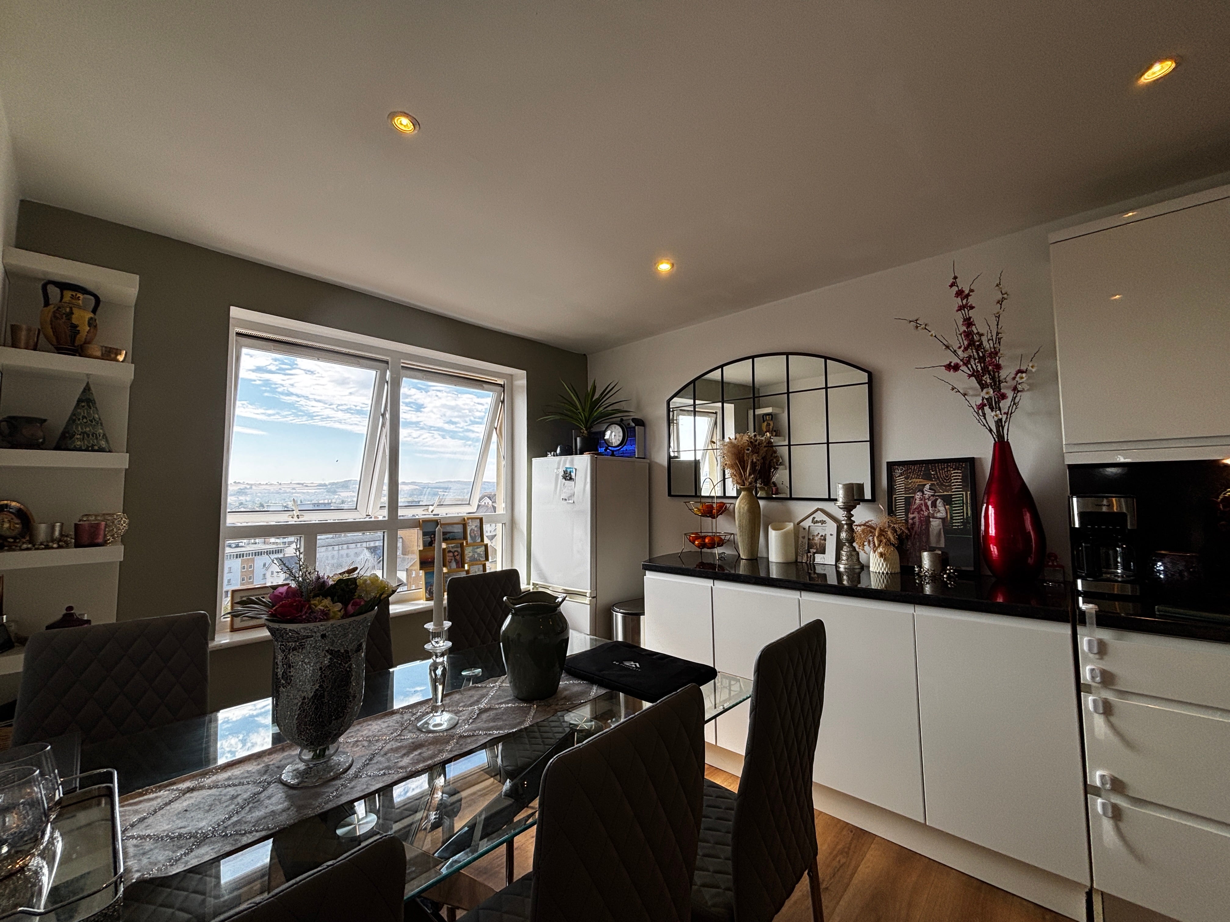 Flat Woodacre in Bristol