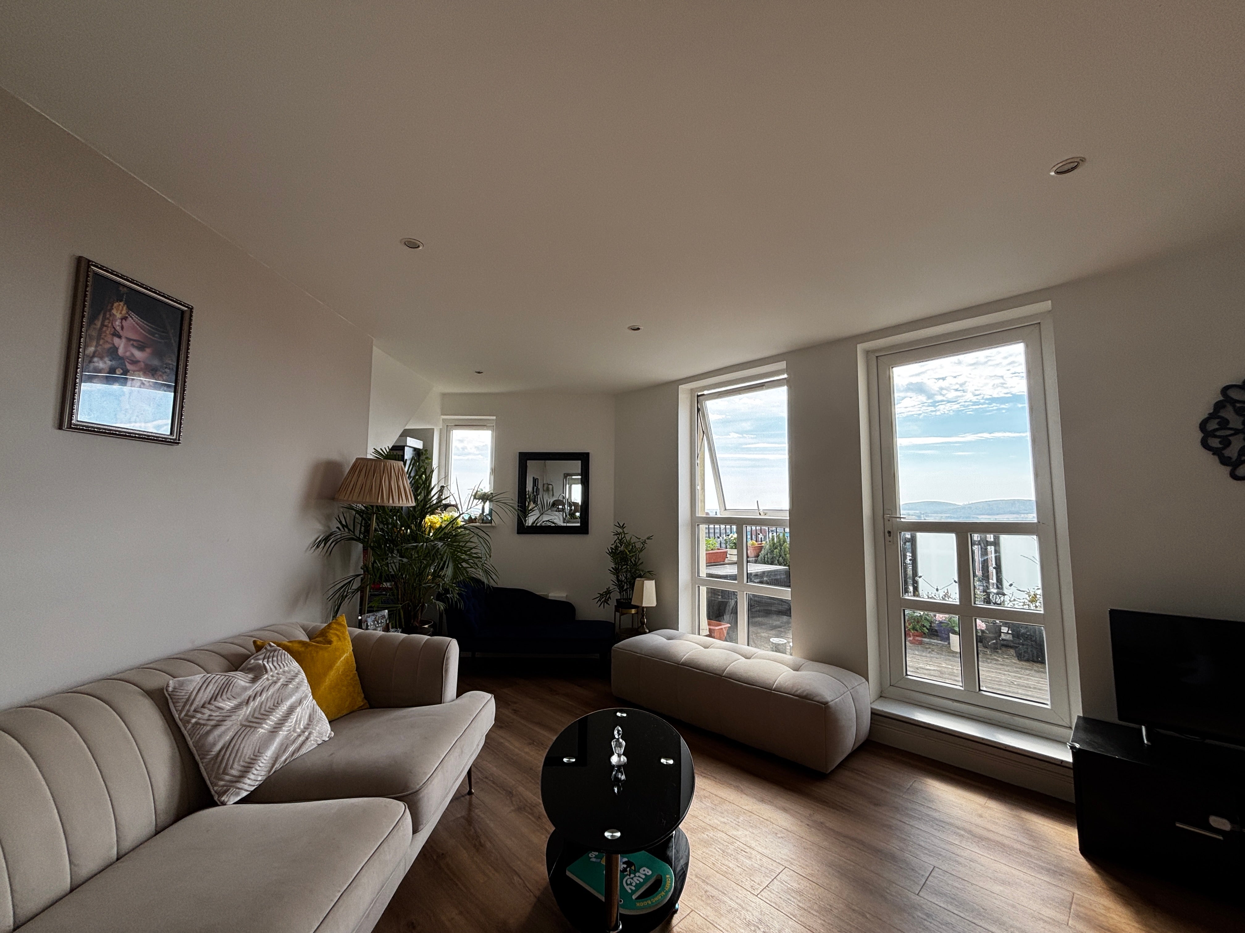 Flat Woodacre in Bristol