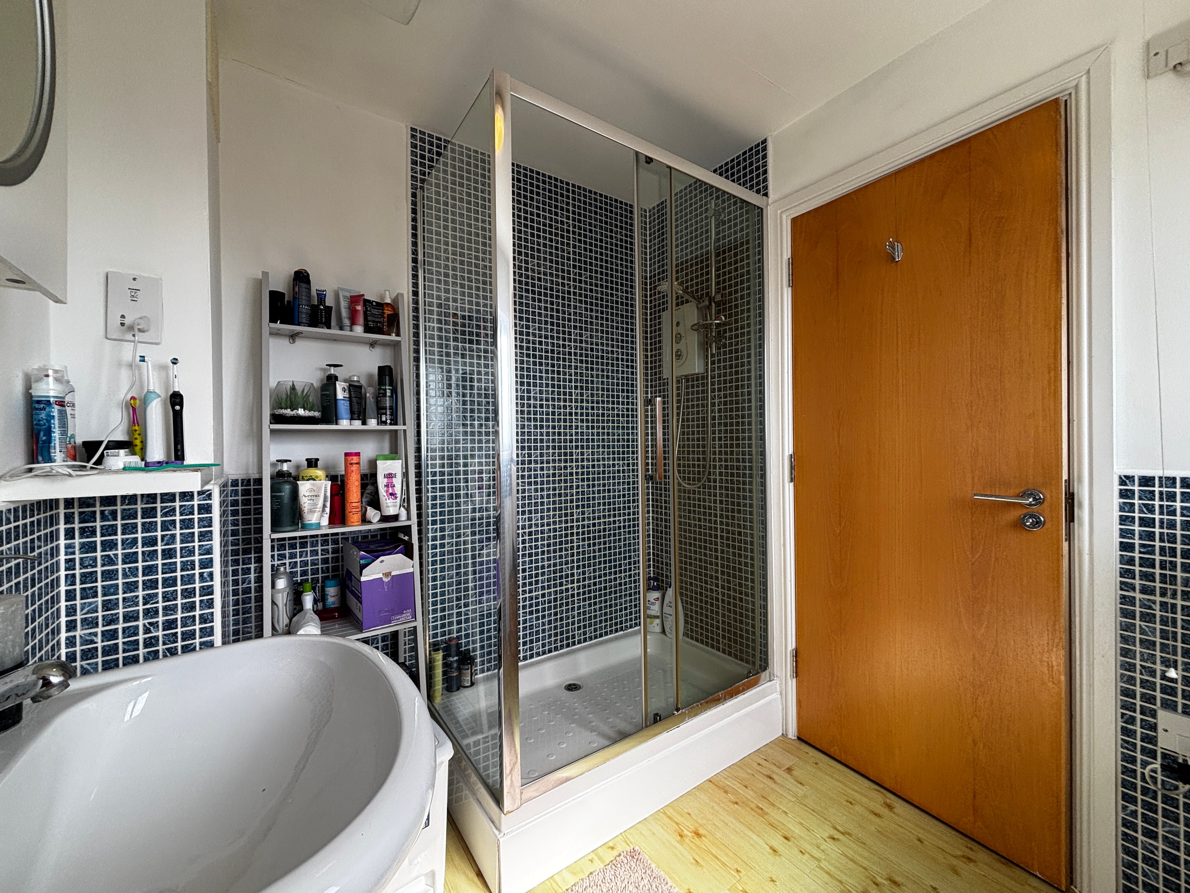 Flat Woodacre in Bristol