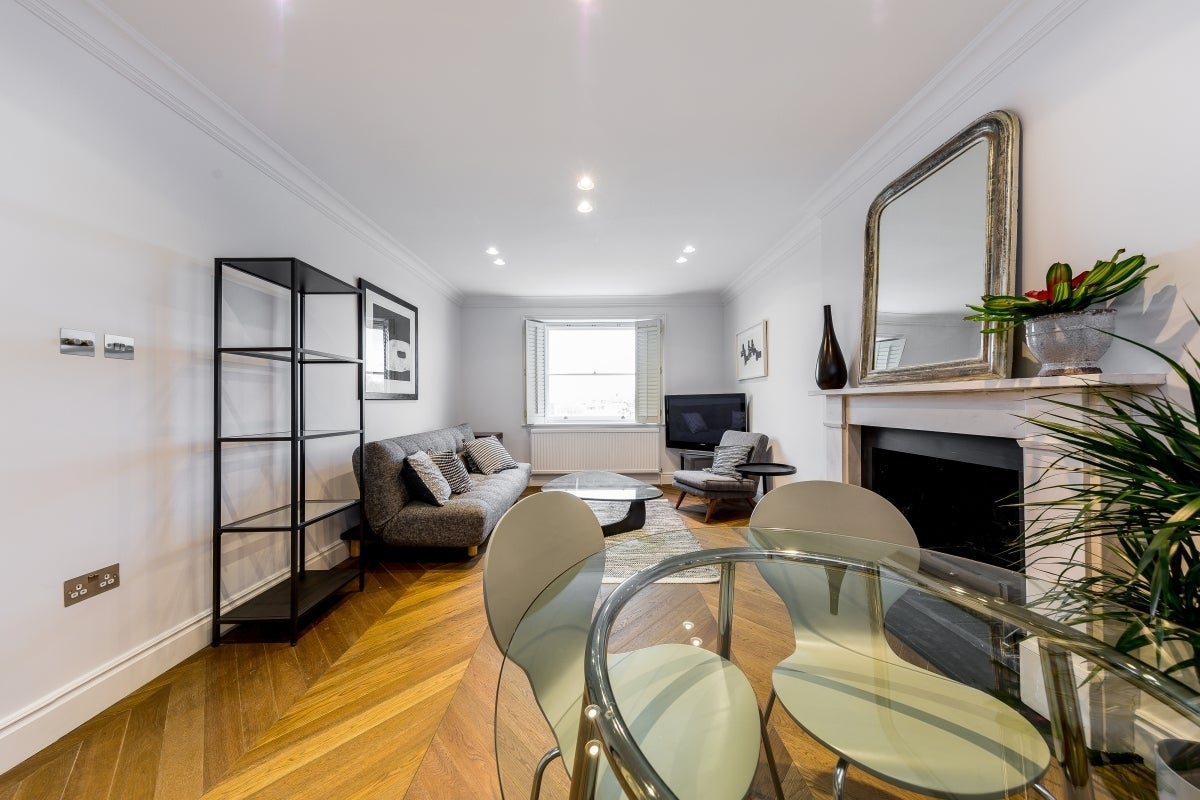 Flat Ladbroke Grove in Greater London