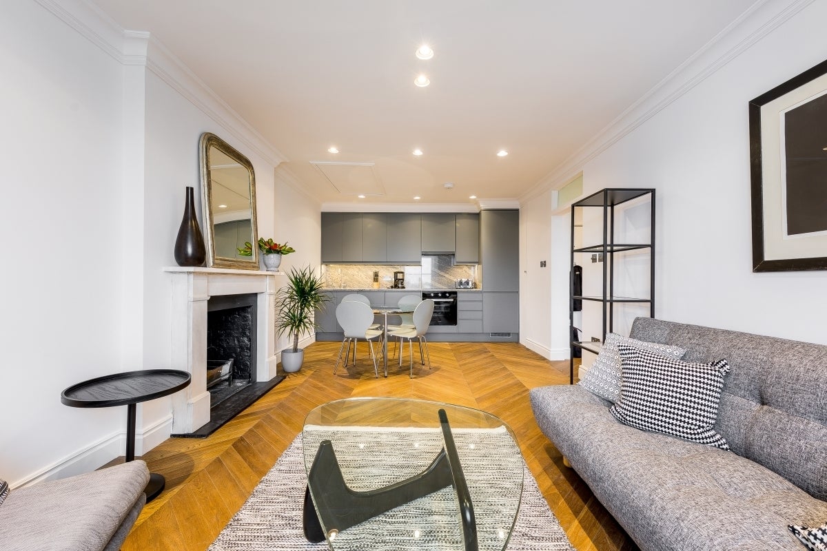 Flat Ladbroke Grove in Greater London