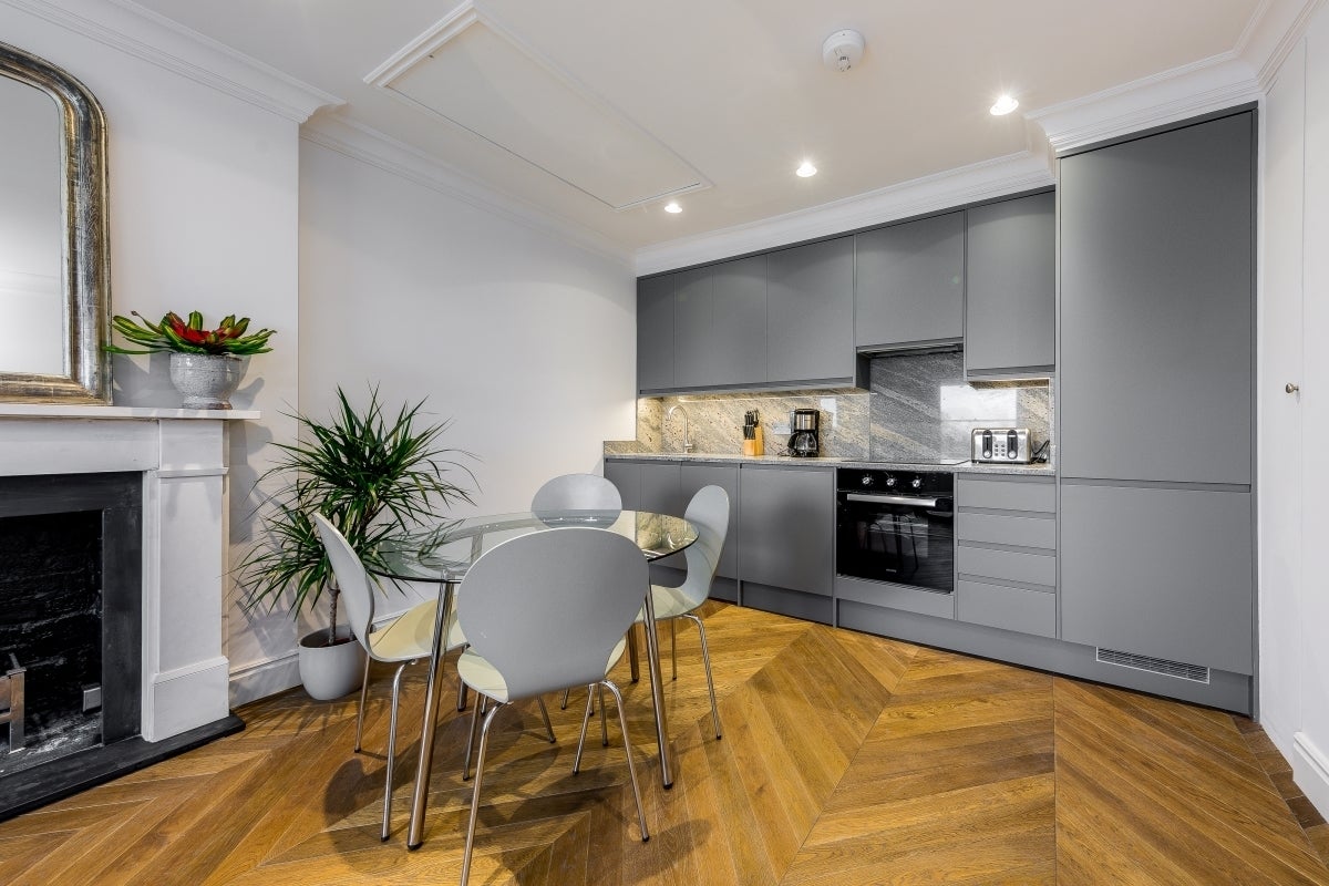 Flat Ladbroke Grove in Greater London