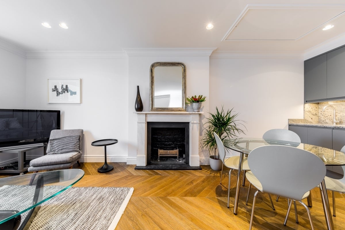Flat Ladbroke Grove in Greater London
