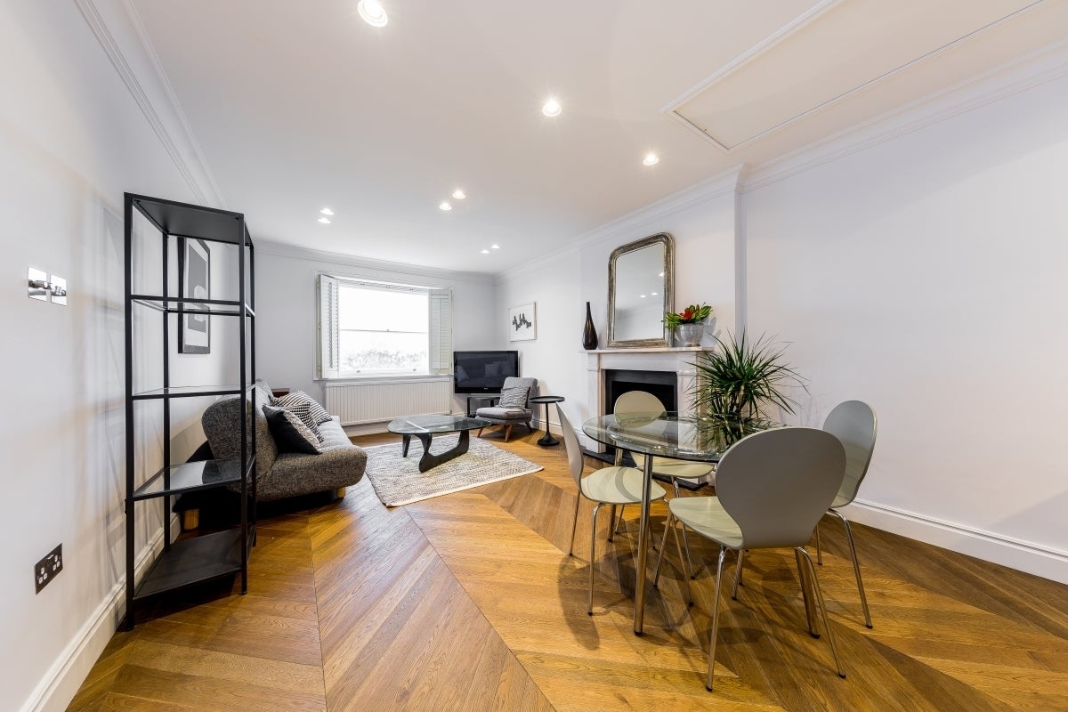Flat Ladbroke Grove in Greater London