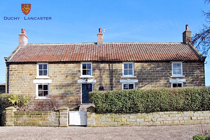 House Rocks Lane in Burniston