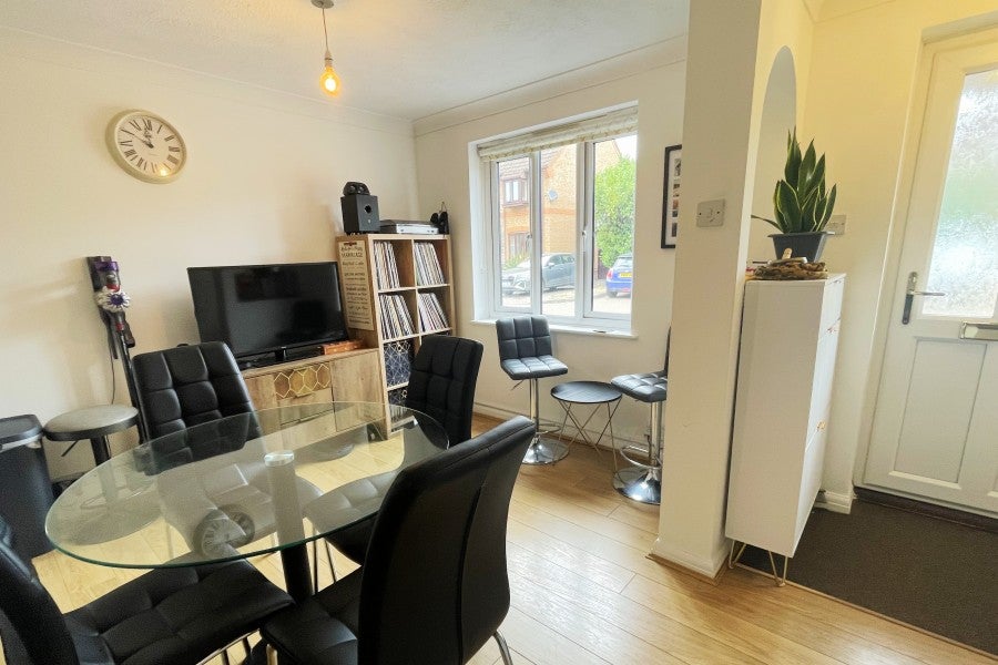 House Devoil Close in Guildford