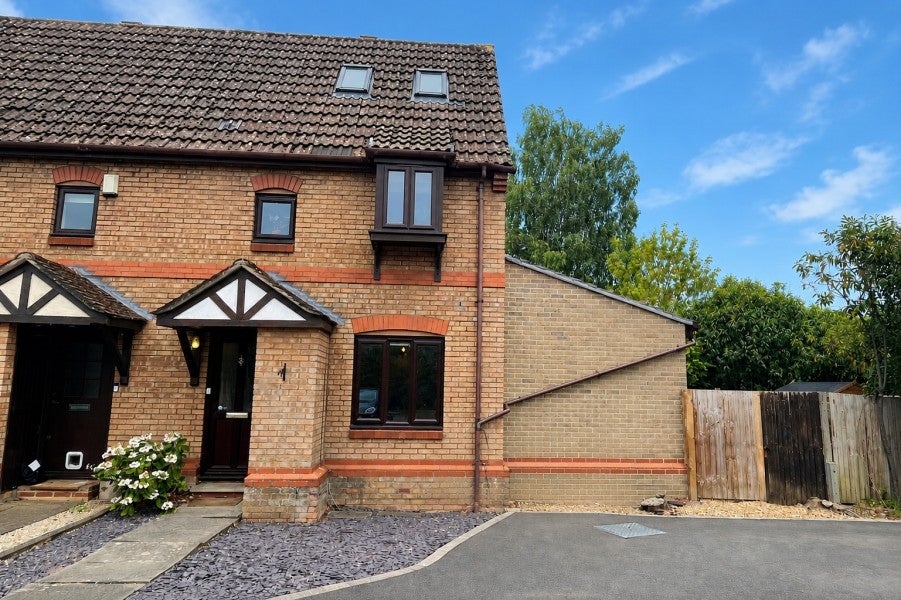 House Devoil Close in Guildford