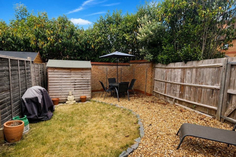 House Devoil Close in Guildford