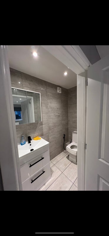 House Greenside Close in Greater London