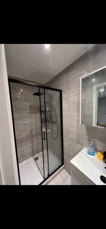 House Greenside Close in Greater London