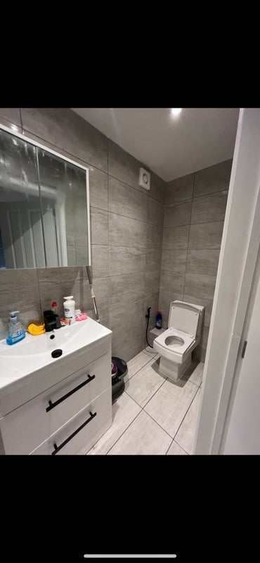 House Greenside Close in Greater London