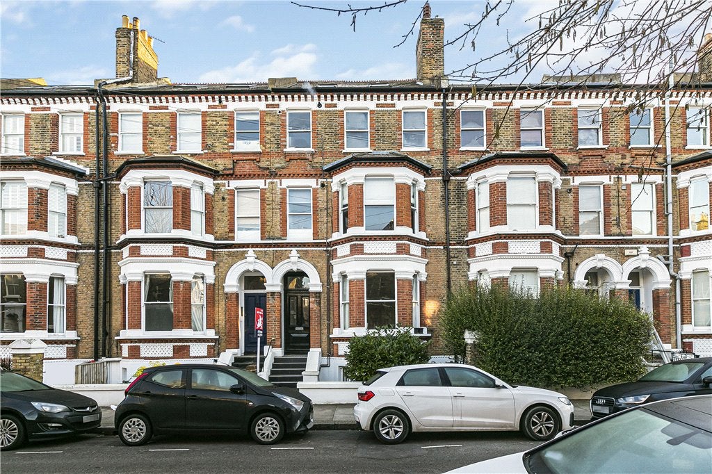 Flat Schubert Road in Greater London