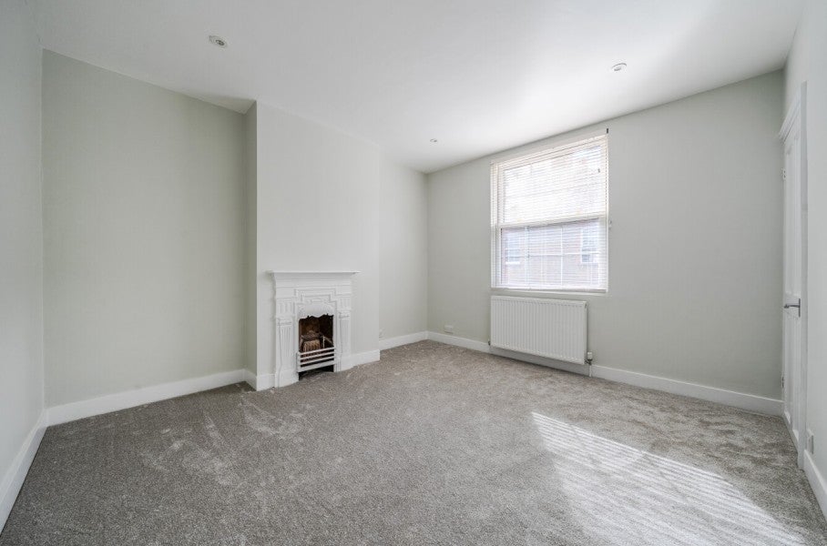 House Walnut Tree Close in Guildford