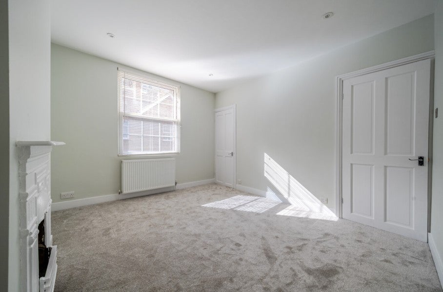 House Walnut Tree Close in Guildford