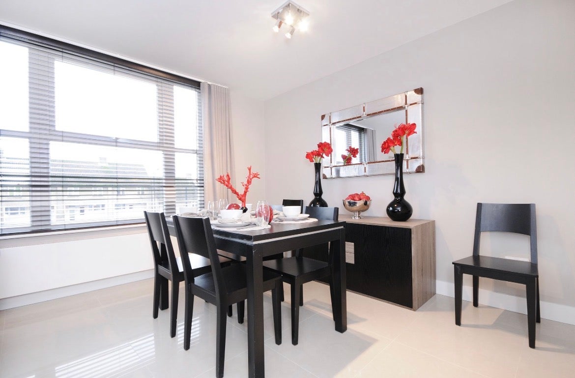 Flat Boydell Court in London