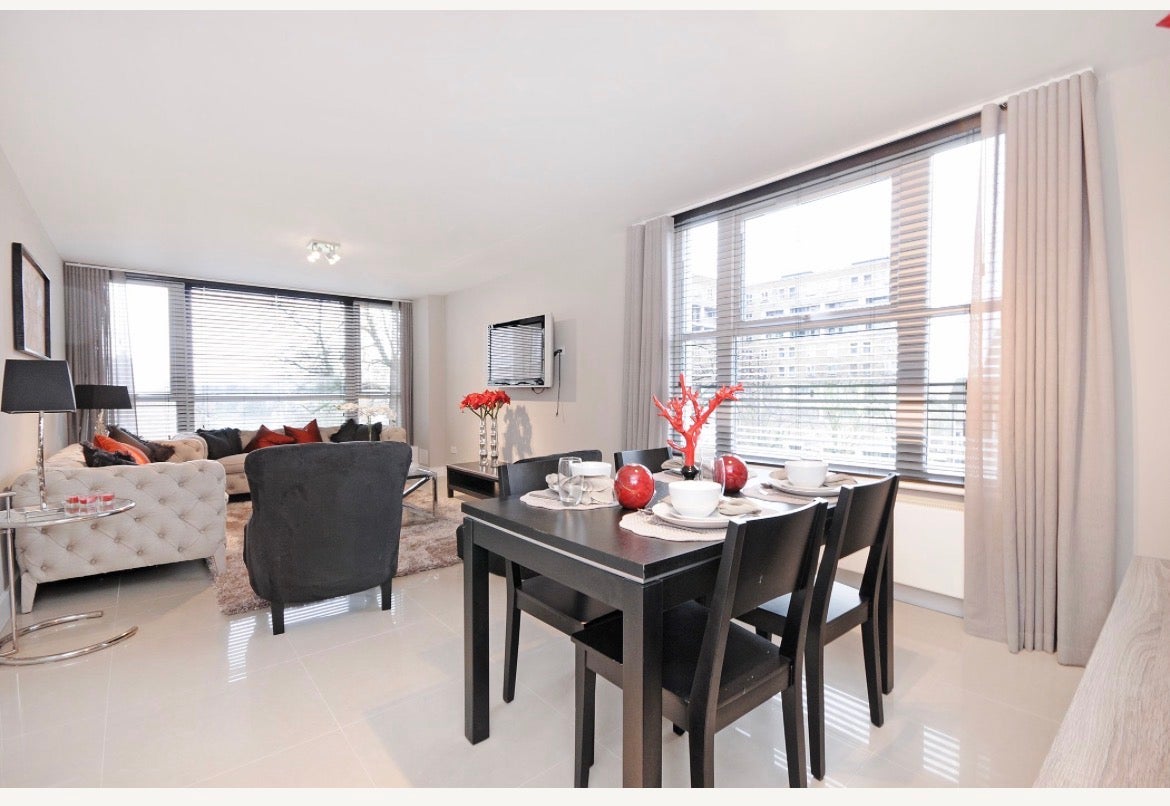 Flat Boydell Court in London