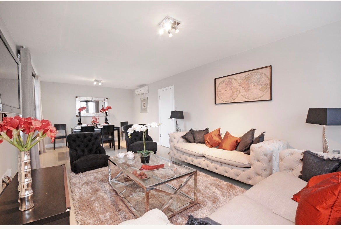 Flat Boydell Court in London