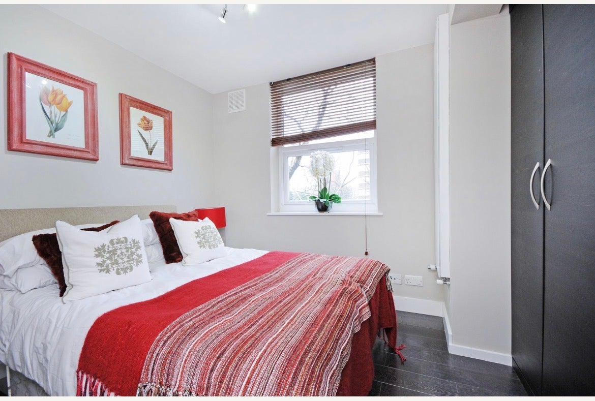 Flat Boydell Court in London