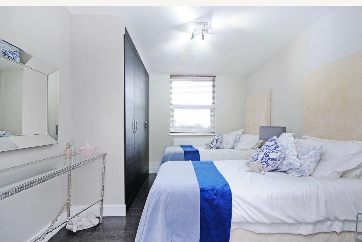 Flat Boydell Court in London