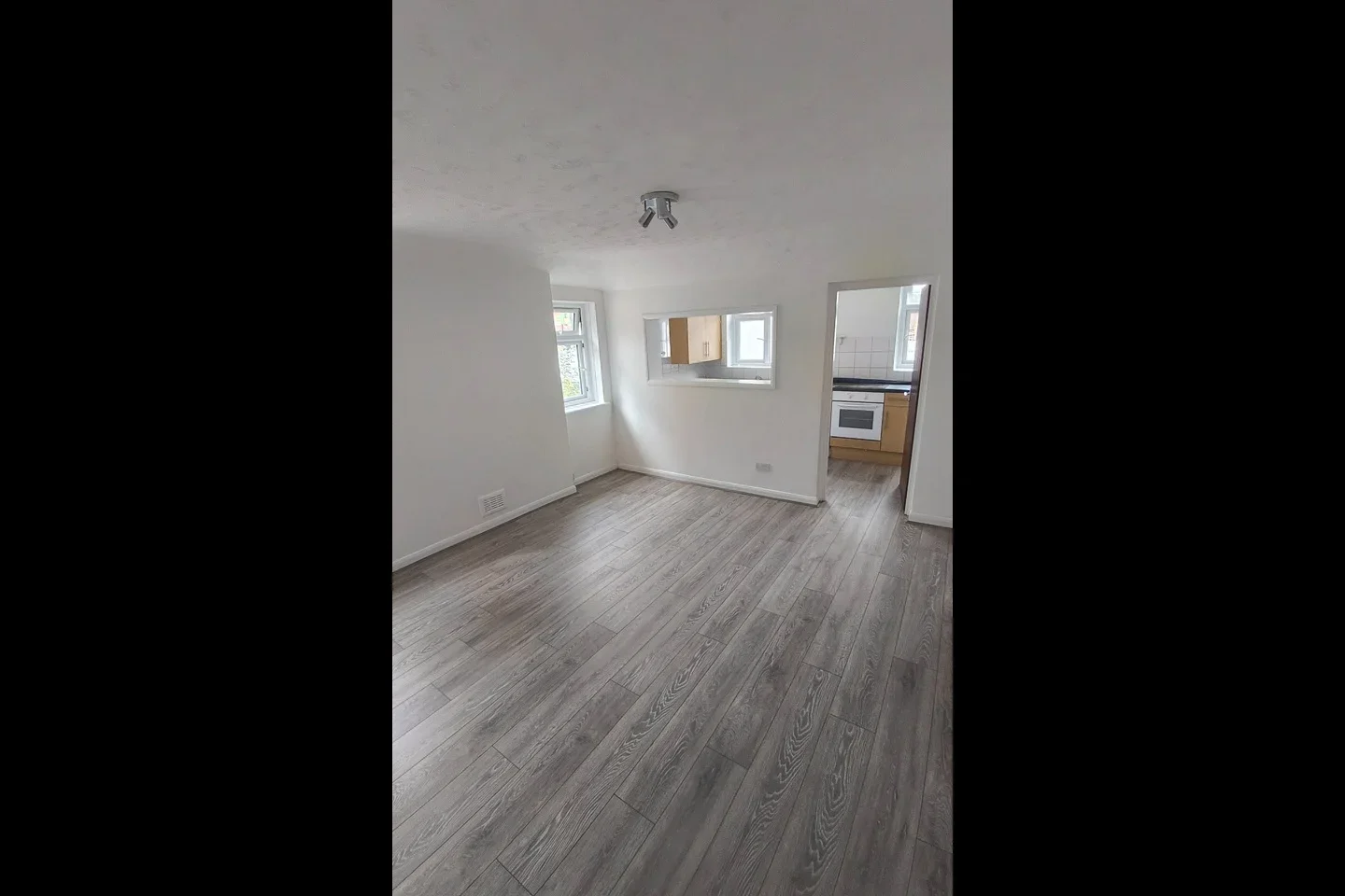 Flat Grenfell Road in Greater London