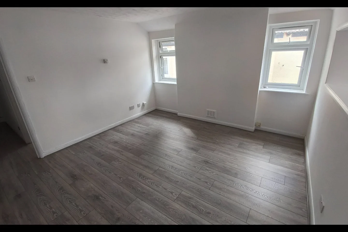 Flat Grenfell Road in Greater London