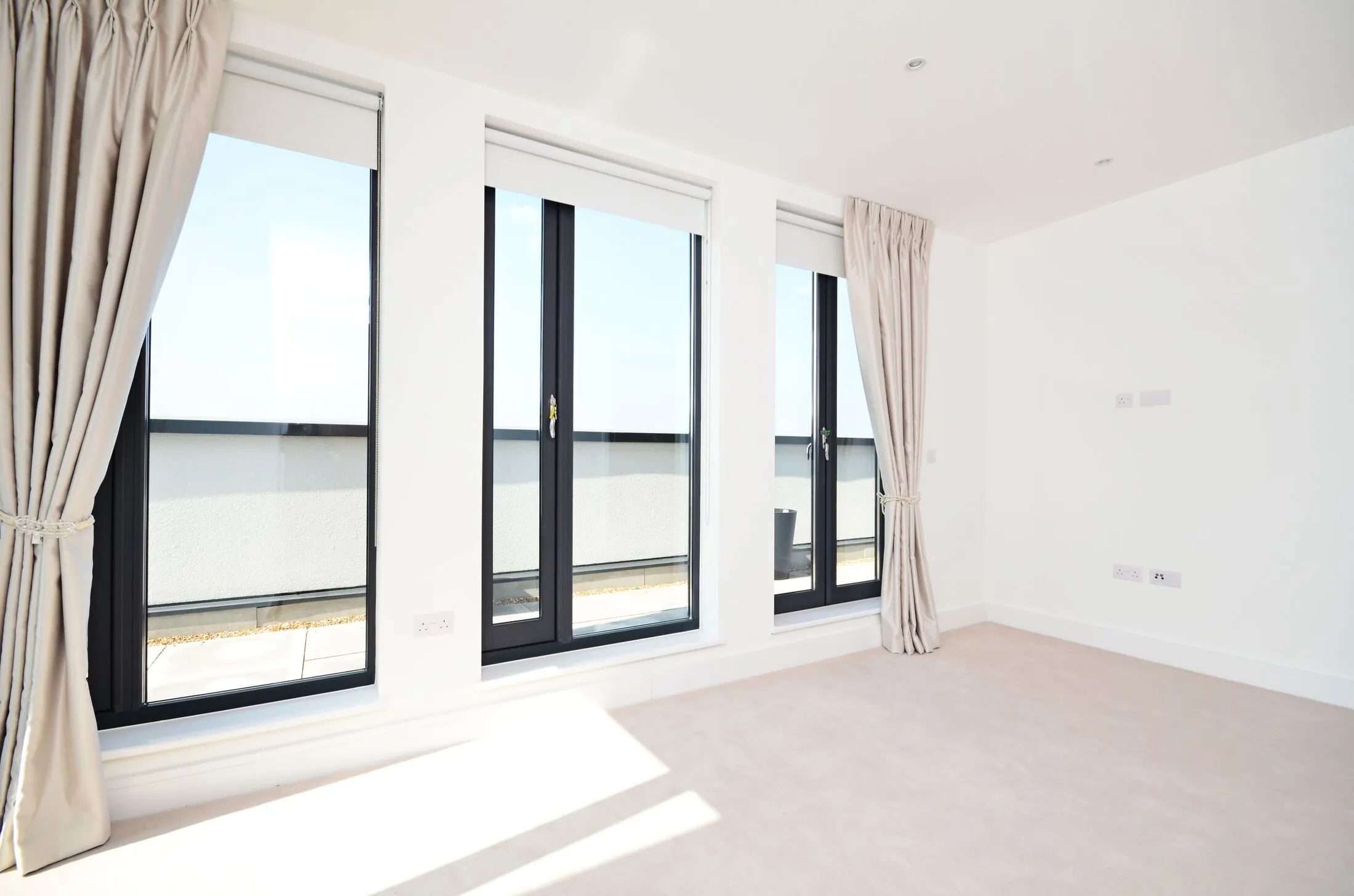 Flat Llanvanor Road in Greater London