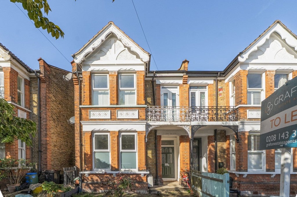 Flat Sidney Road in Greater London