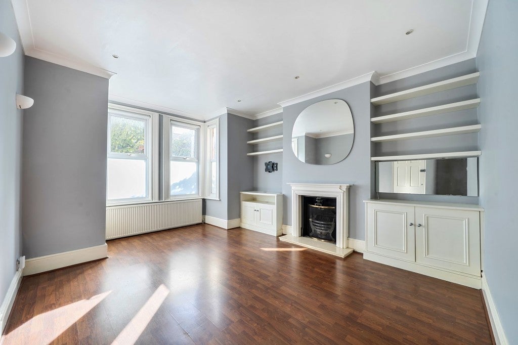Flat Sidney Road in Greater London