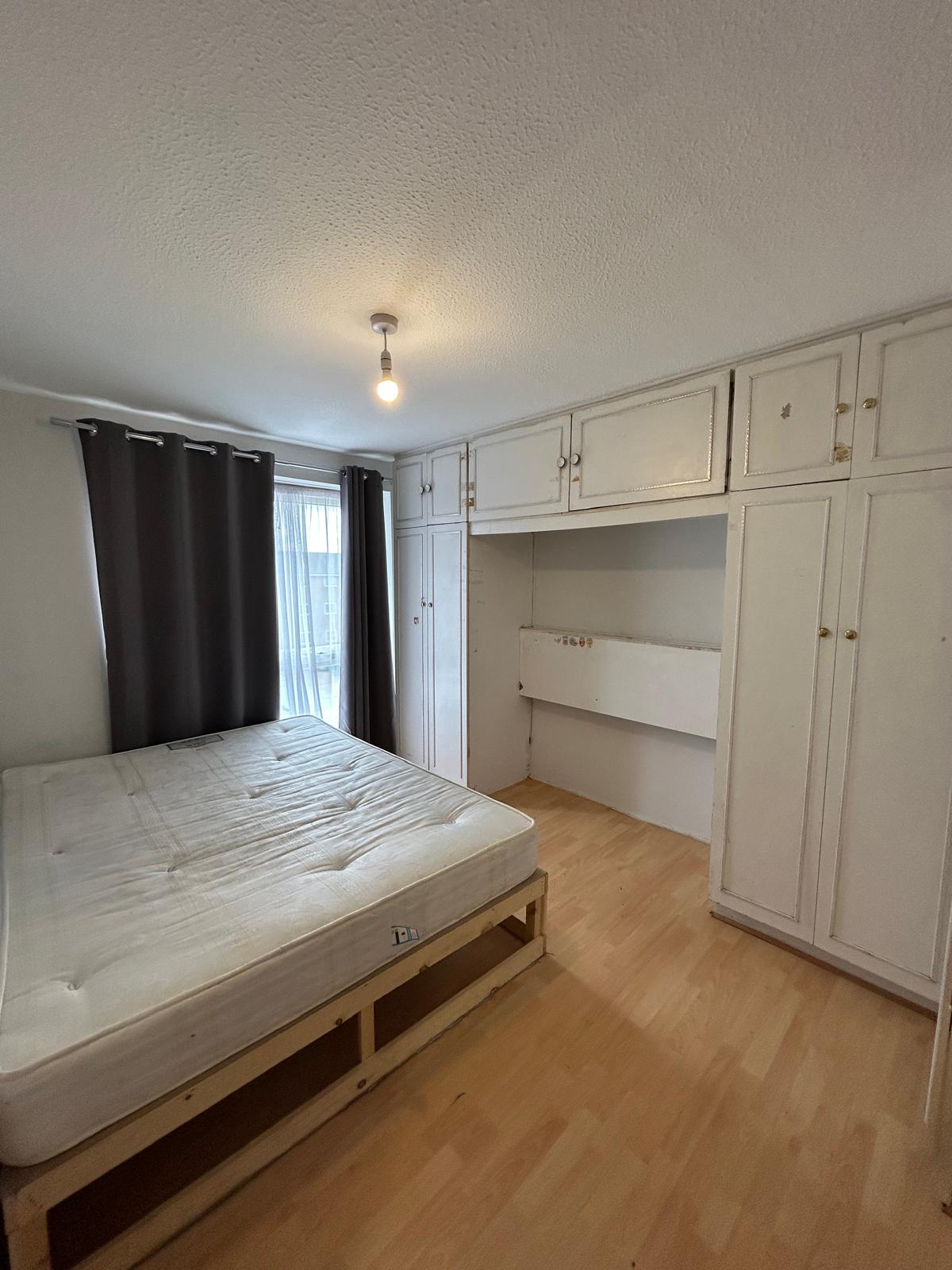 Flat Dellow Close in Greater London