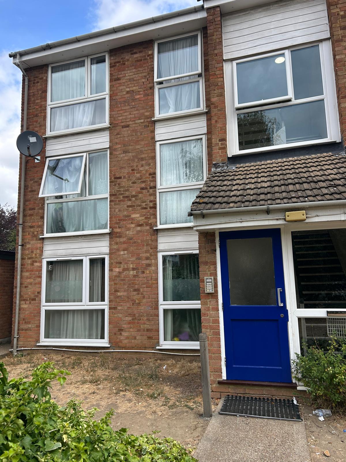 Flat Dellow Close in Greater London