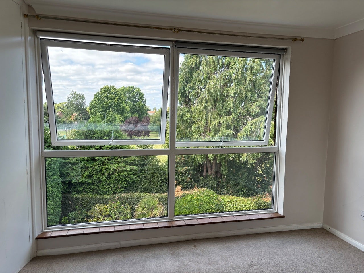 Flat Parkside Court in Elmbridge