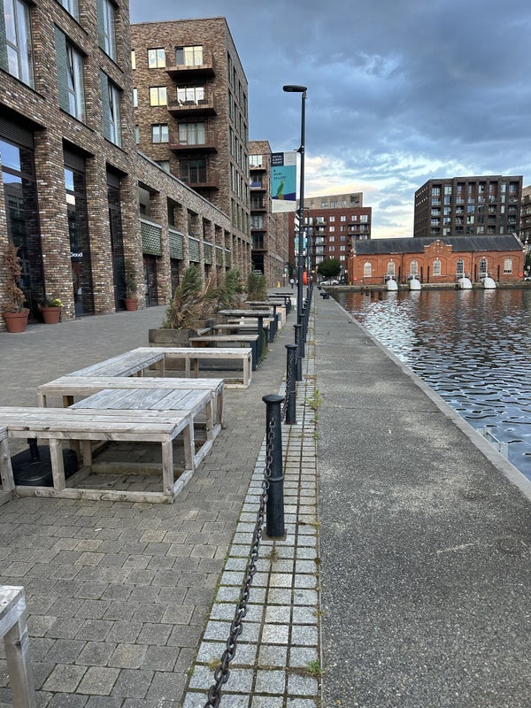 Room Albert Basin Way in Greater London