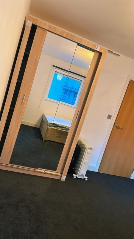 Room Albert Basin Way in Greater London