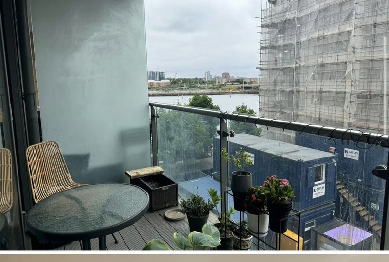 Room Albert Basin Way in Greater London