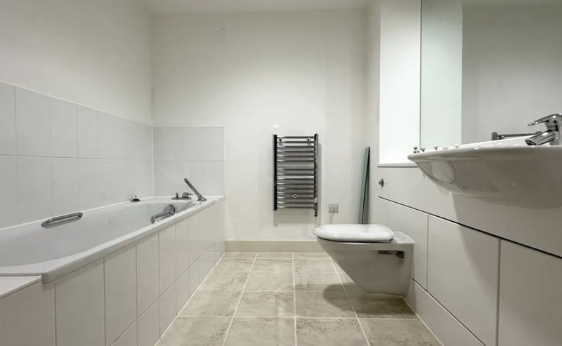 Room Albert Basin Way in Greater London