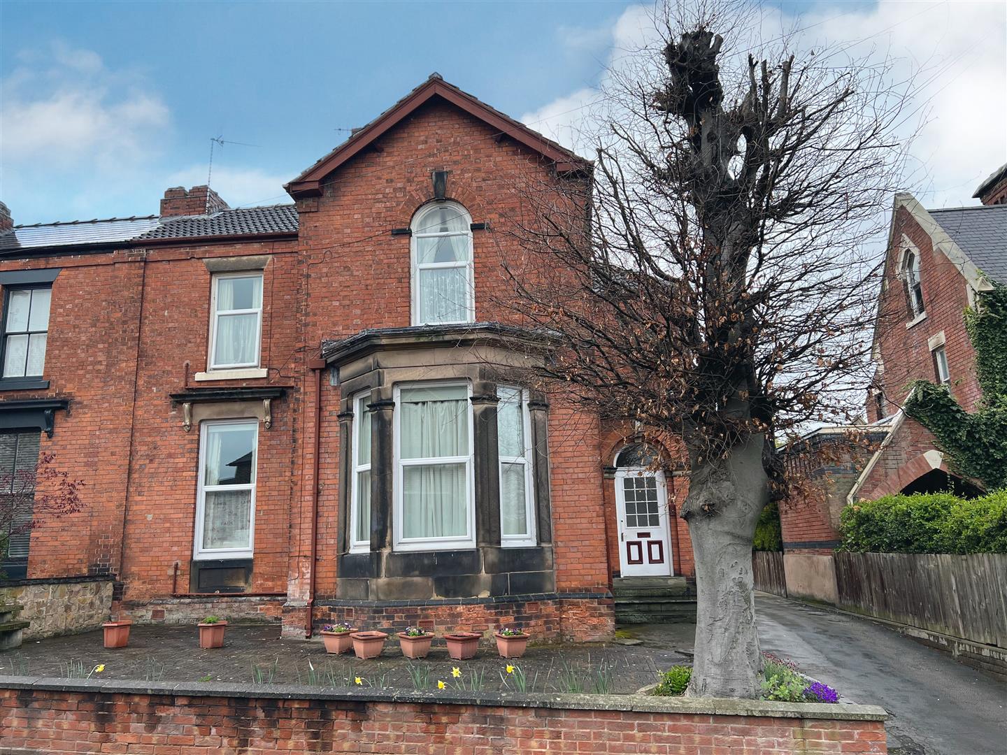 Flat Gladstone Road in Chesterfield