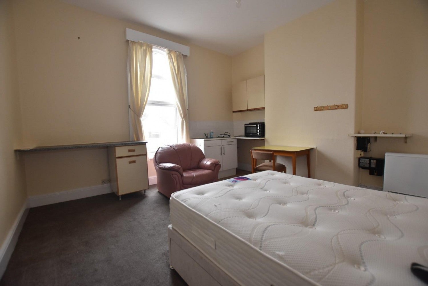 Flat Gladstone Road in Chesterfield