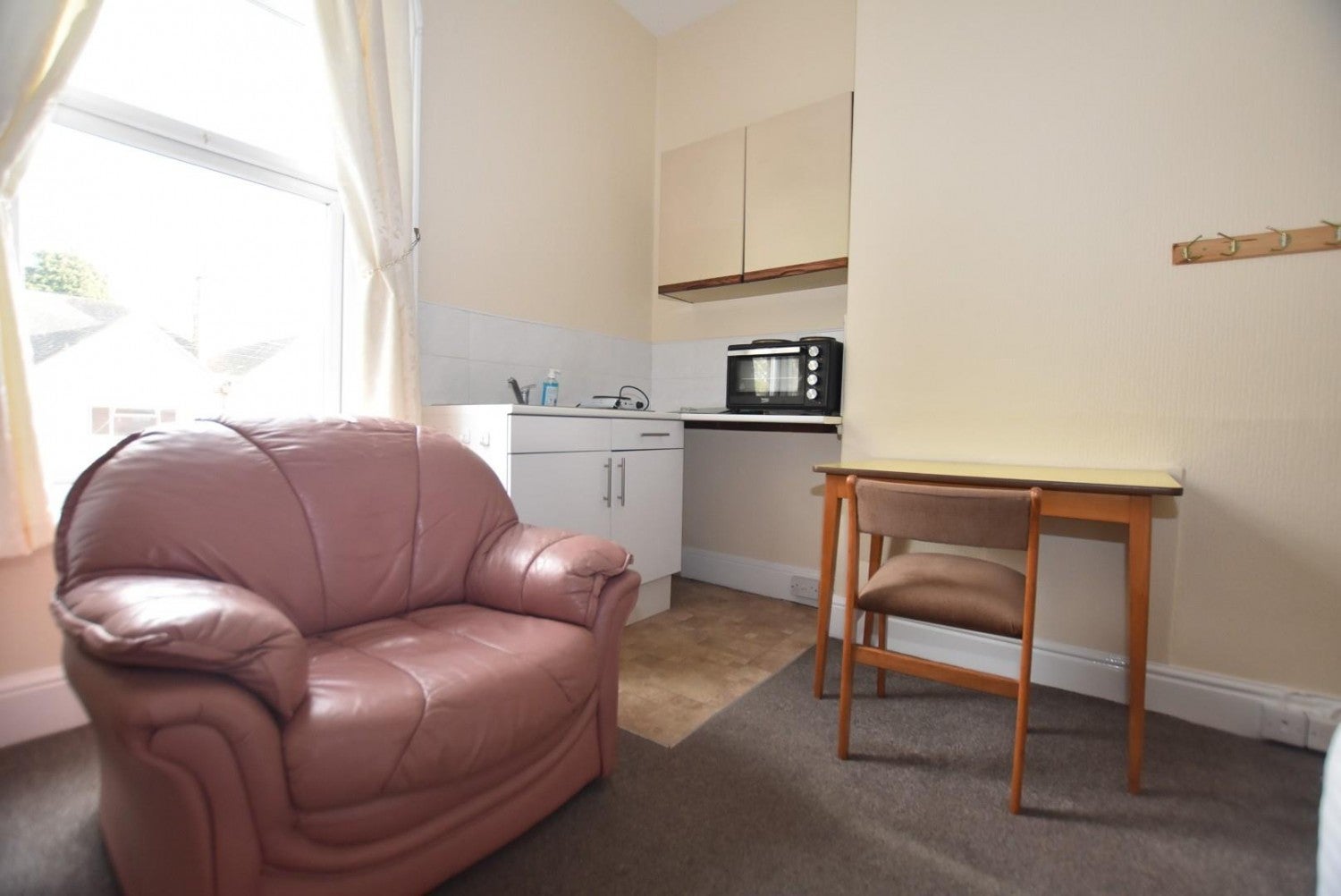 Flat Gladstone Road in Chesterfield