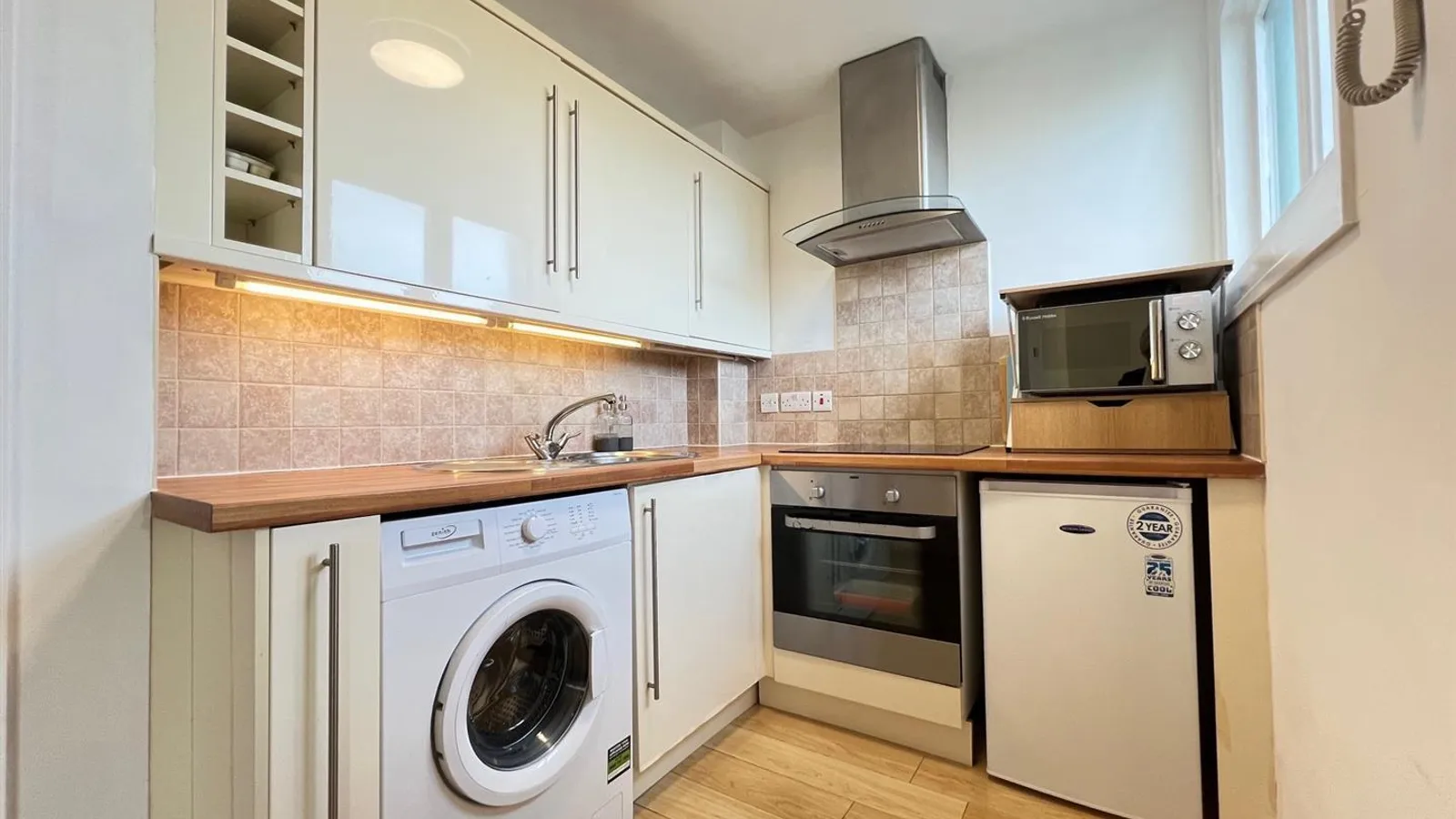 Flat Elmleigh Road in Bristol