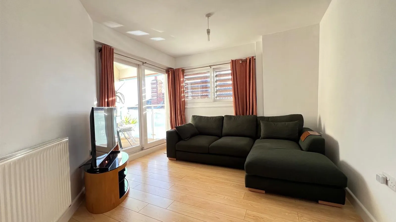 Flat Elmleigh Road in Bristol