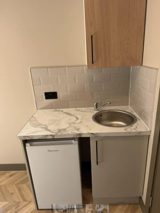 Room Leys Close in Greater London