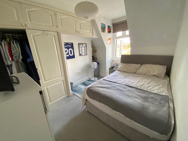 Room Liverpool Road in Greater London