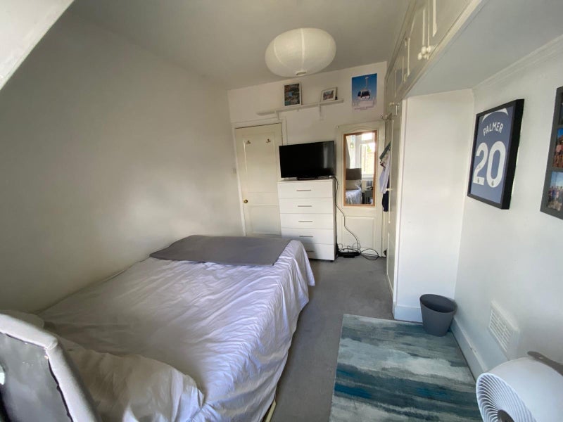 Room Liverpool Road in Greater London