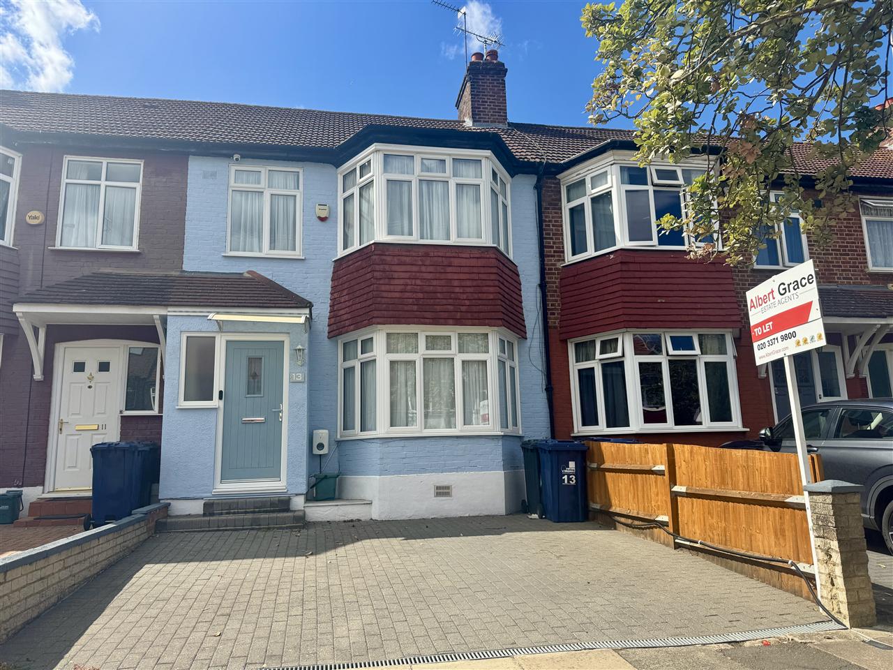 House Spencer Close in Greater London
