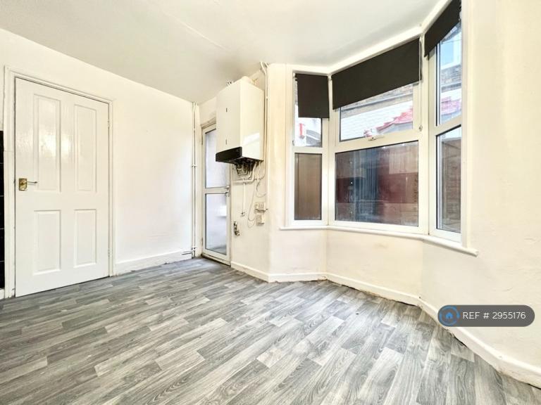 House Vicarage Lane in Greater London