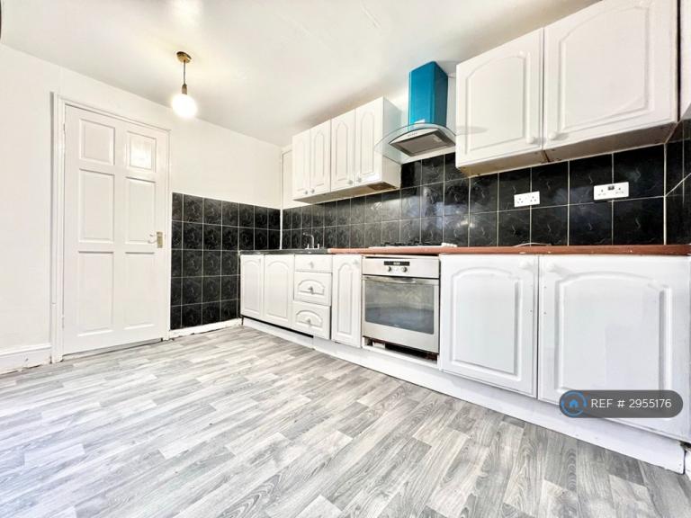 House Vicarage Lane in Greater London
