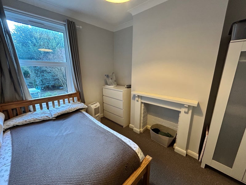 Room Whiteway Road in Bristol