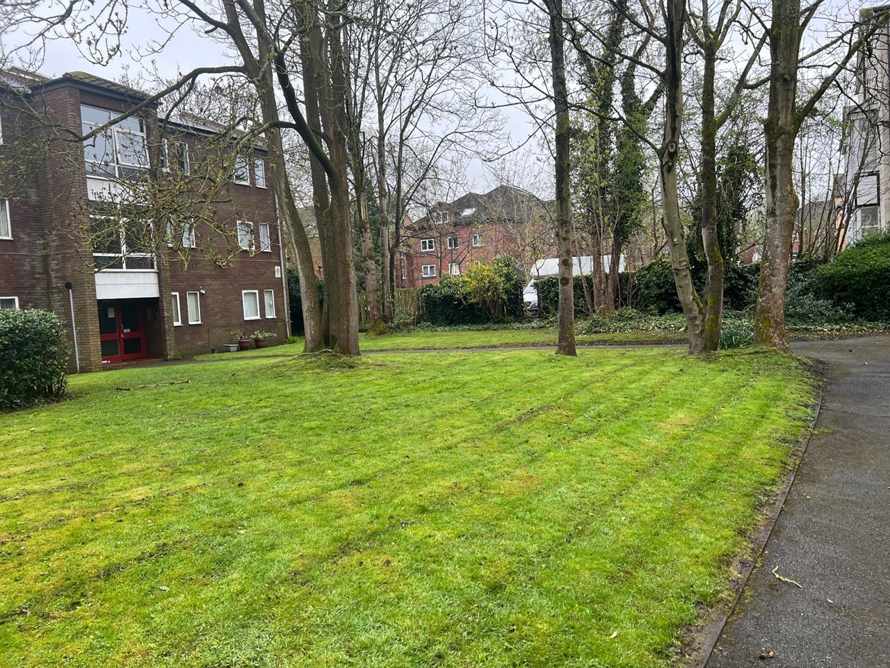 Flat Demesne Road in Manchester