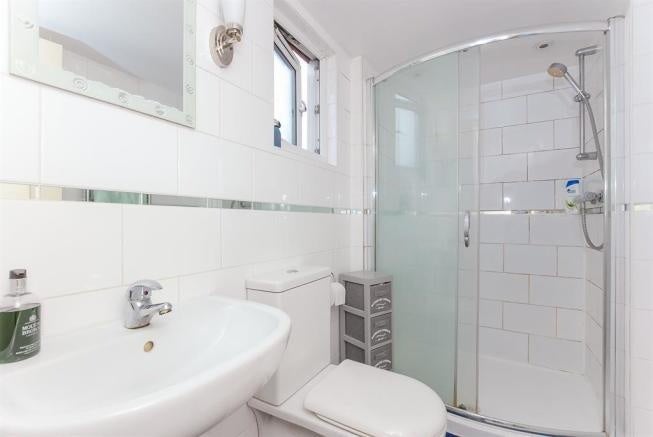 Room Dawley Road in Greater London