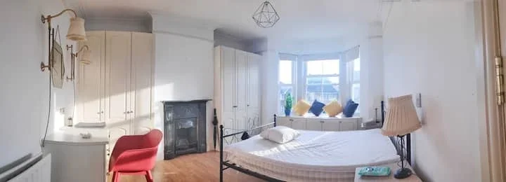 Room Dawley Road in Greater London